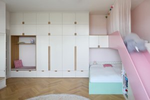 Pohled do dětského pokoje (Rekonstrukce vily na Vinohradech; Atelier Hajný)