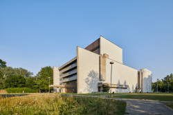 Dům umění v Piešťanech od architekta Ferdinanda Milučkého