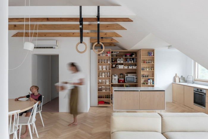 Podkrovní byt v Bratislavě, Kilo/Honč