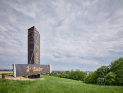 Cíle cest je projekt města Litomyšl. Jsou to drobné intervence do krajiny od architektů. (Rozhledna na Litomyšl, atelier-r)