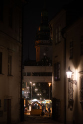 Večer v dětské vesničce (Consequence forma architects, dětská vesnička v Brně)