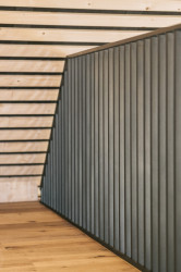 1:1 architekti zrekonstruovali bývalý špejchar historického statku v Benicích u Chrášťan. Sýpka nově slouží jako multifunkční sál