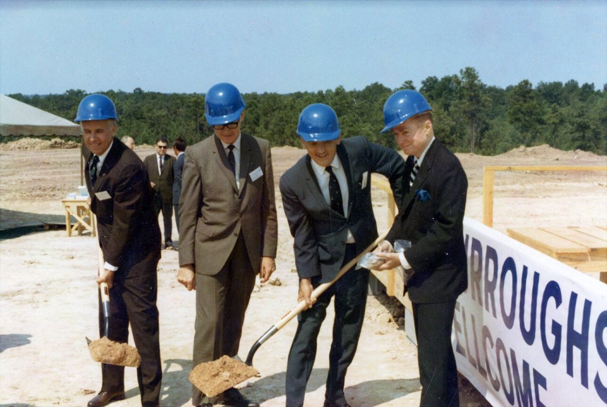 Fotografie ze zahájení výstavby, Paul Rudolph vpravo