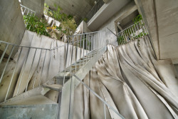 Betonový vodopád vyrobený experimentální technologií.  (Ryozan Park Green, Akihisa Hirata Architecture Office)