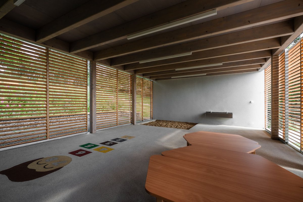 Venkovní učebna (MŠ Bratřejov, talaša kutěj architekti)