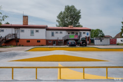 Skatepark Jeneč, U/U studio: Během realizace museli autoři přesvědčit starostu smyslu určitých opatření. Jednalo se především o sundání plotu směrem k parkovišti