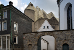 Mariánský kostel v Neviges od Gottfrieda Böhma (1963-1968)