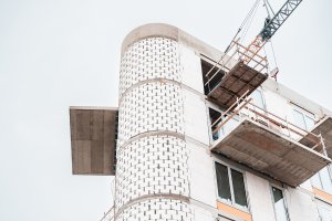 Široký sortiment produktů Silka umožňuje stavět stěny bez zdlouhavého řezání nebo štípání na stavbě.
