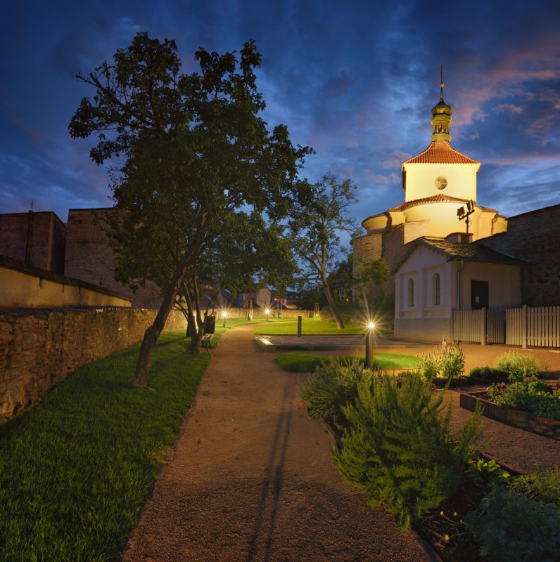 Na parkánu byla už v 19. století farní zahrada, dodnes se nedochovala, revitalizace ji sem ale vrátila.