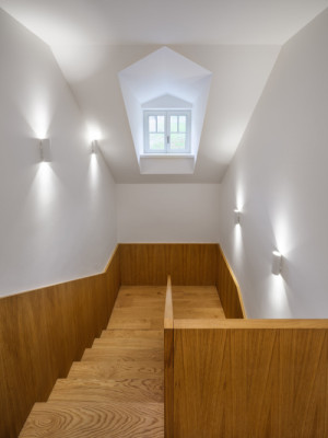 Schodiště (Zářivý sudetský dům; No Architects)