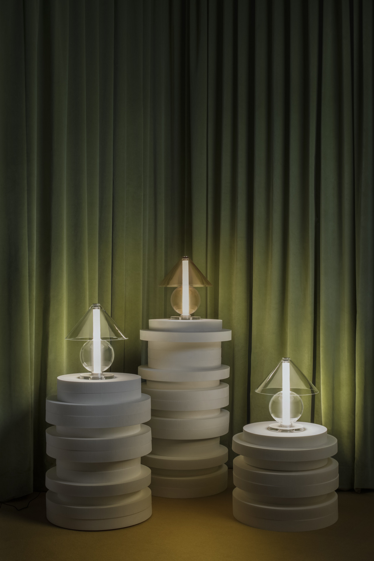 Moderní design skla a racionální tvary - svítidlo FRAGILE