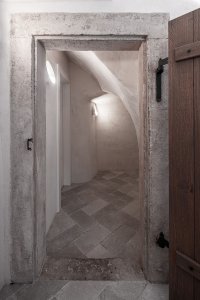 Historie domu sahá až do středověku (OOOX, Dům ve hradbách)