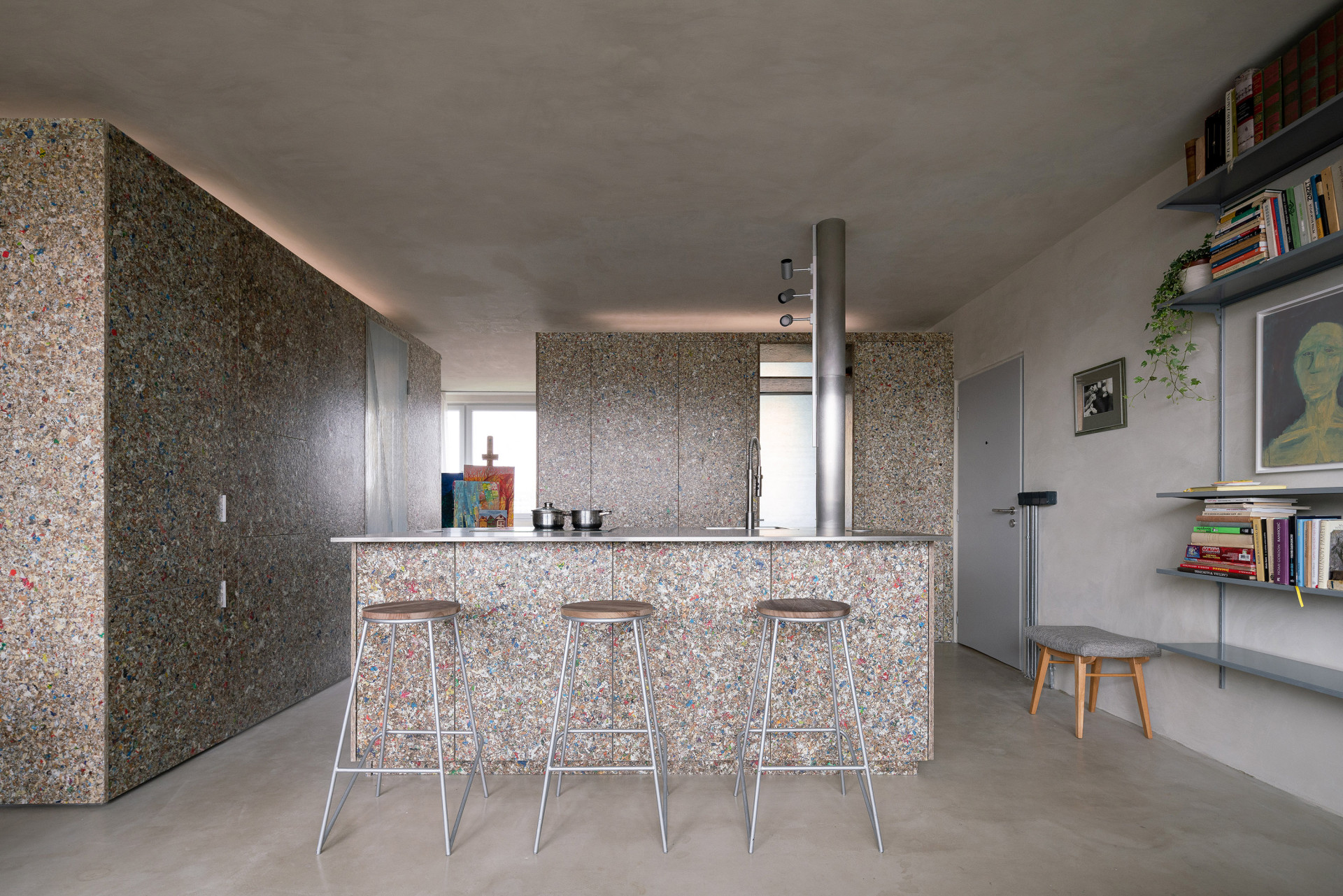 Papundekl architekti - Tři boxy z Packwallu v otevřeném prostoru: Rekonstrukce bytu v Praze-Proseku