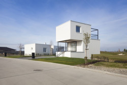 Obydlí v objetí golfu, 3x3,