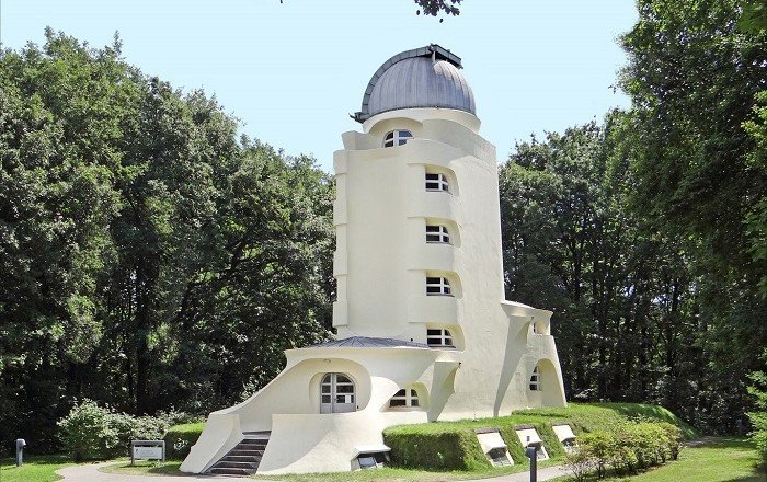 Einsteinova věž, Erich Mendelsohn.