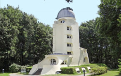 Einsteinova věž, Erich Mendelsohn.