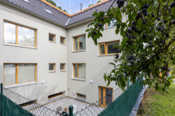 Podnikatelský inkubátor Dům na rohu ve Valašských Kloboukách od studia Jan Hanousek Architekti