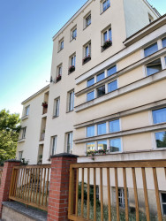 Domy vojenských gážistů, Jiří Kroha, 1925–1927: Krohovy domy pro místní vojenskou posádku dodnes slouží k bydlení