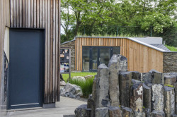 Geopark v Říčanech od studia zahradní architektury Architráva - čedičové varhany a depozitář vzorků