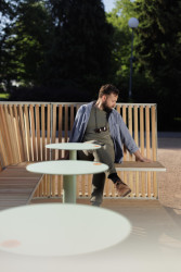 Nový produkt společnosti mmcité Platform vybízí k posezení uprostřed města.