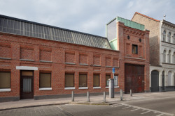 Přestavba industriální budovy na rodinný dům v Gentu, NU architectuuratelier