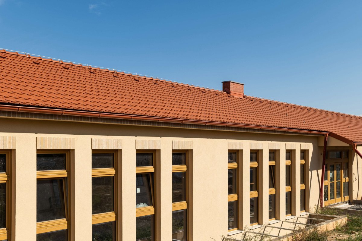 Řád bosých karmelitek proměňuje zemědělský statek v Drastech na své nové sídlo.