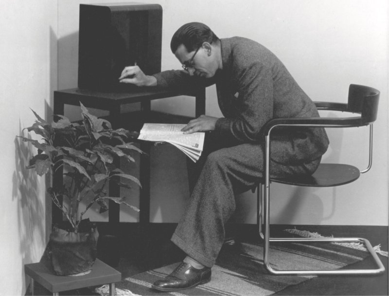 Jindřich Halabala v prodejně UP (1937), zdroj: archiv rodiny Halabalových, nyní Muzeum města Brna