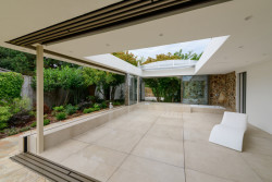 Zvednuté dno s fontánkami