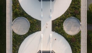 Křižíkovy pavilony prošly rekonstrukcí a získaly pobytovou zelenou střechu. (Rekonstrukce Křižíkových pavilonů na Výstavišti)