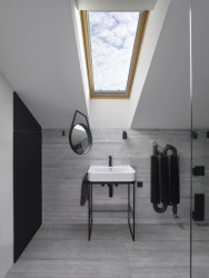 Rekonstrukce řadového domu v Újezdu nad Lesy od architektky Terezy Čudové Ajmové