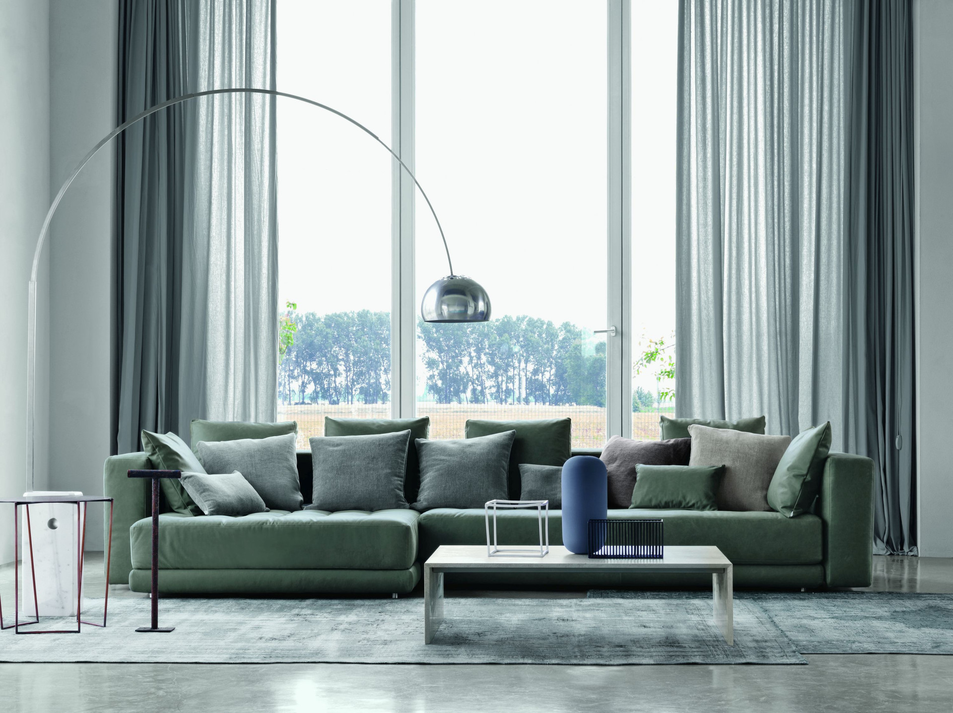 Kultovní obloukovou lampu Arco vyrábí společnost FLOS již od poloviny šedesátých let. (Design bratrů Achilla a Piera Giacomo Castiglioni)