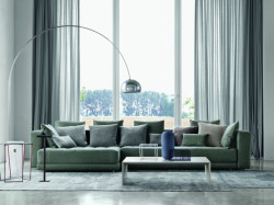 Kultovní obloukovou lampu Arco vyrábí společnost FLOS již od poloviny šedesátých let. (Design bratrů Achilla a Piera Giacomo Castiglioni)