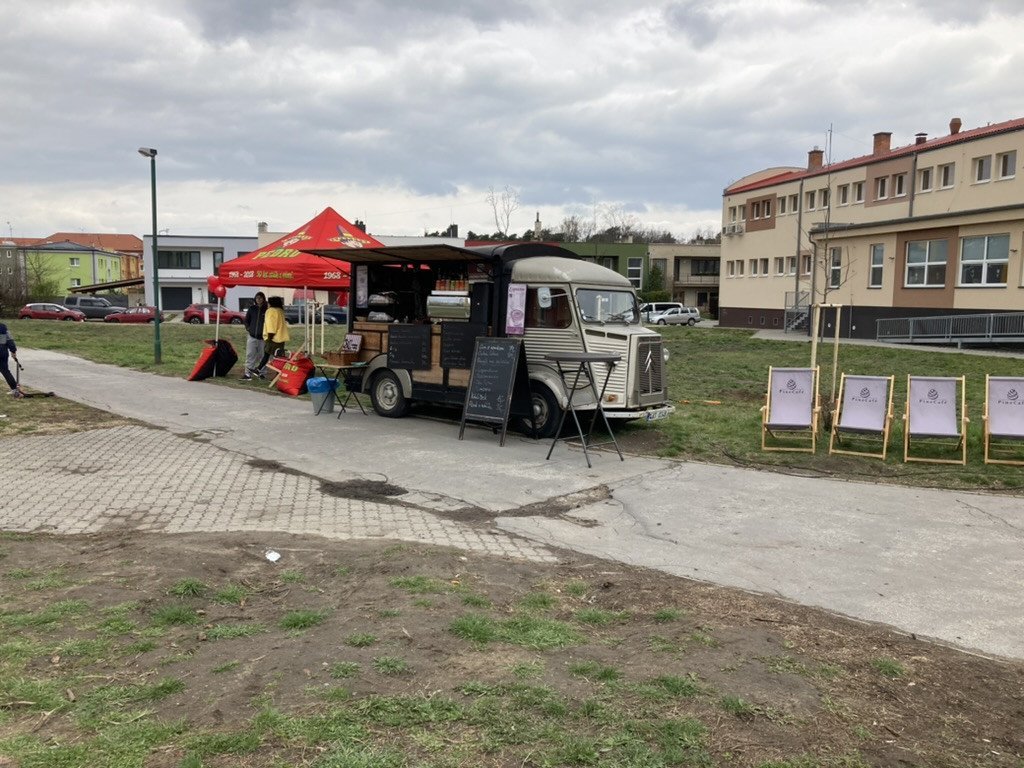 Nadace Proměny Karla Komárka vyhlašuje výzvu k obnově parku před Základní školou U Červených domků v Hodoníně