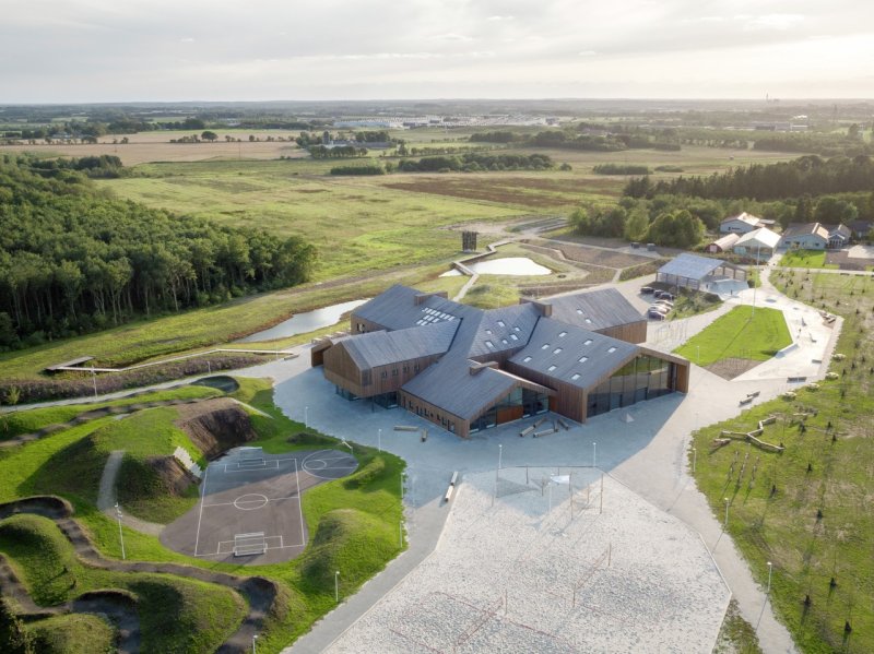 Rozšíření mezinárodní školy Ikast-Brande na komunitní a sportovní centrum od C.F. Møller Architects