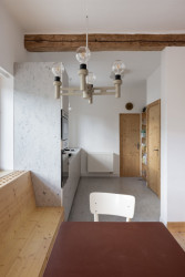 Nízkonákladová rekonstrukce dělnického domku v okresním městě Šaľa od ORA Architekti