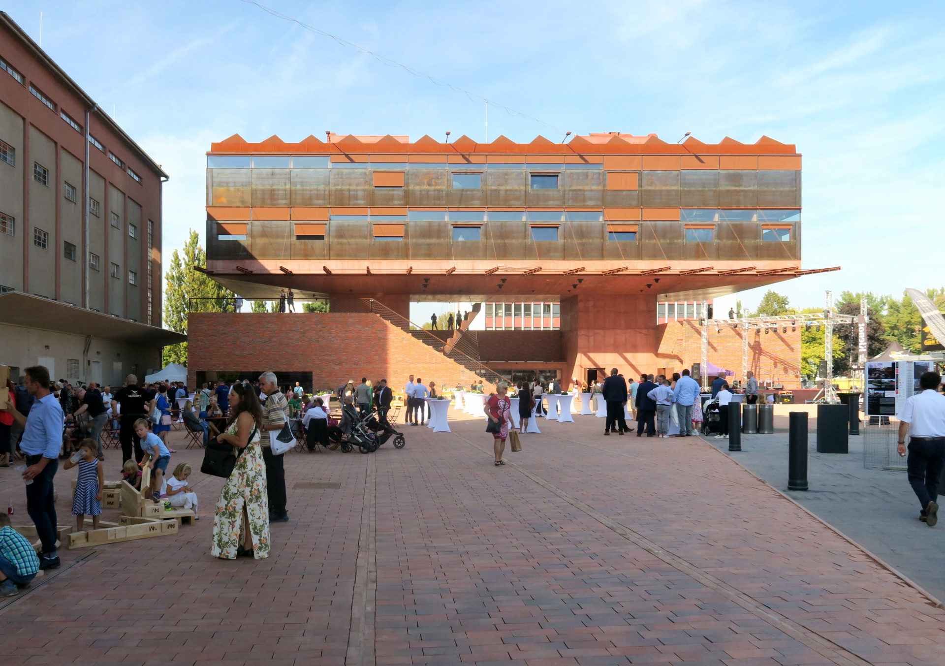 Centrálních polytechnických dílen a Galerie města Pardubic od Šépka architekti