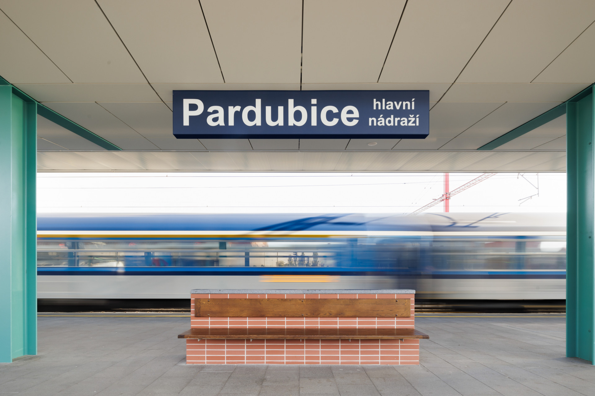 Nové zastřešení nástupišť na pardubické nádraží dodala společnost Egoe.