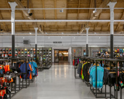 Přestavba Vindyšovy továrny na Ski a Bike Centrum Radotín, VLLNNA + Martin Duba studio/ Ing. arch. Petr Šindelář, Ing. arch. Martin Duba, Ing. arch. Hana Davidová