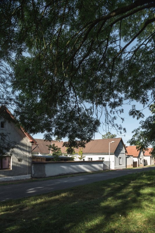Rekonstrukce rodinného domu v Kolovratech, OTA ateliér (Tomáš Henel, Ondřej Fiala)