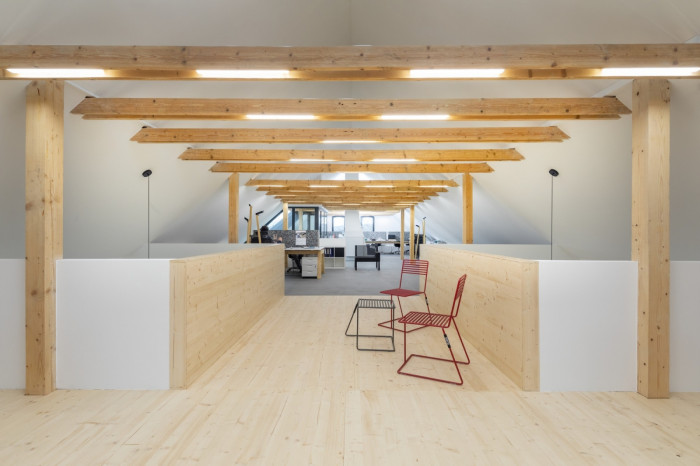 Rekonstrukce firemního sídla mmcité+ v Mazančowicích v Polsku od Kamil Mrva Architects