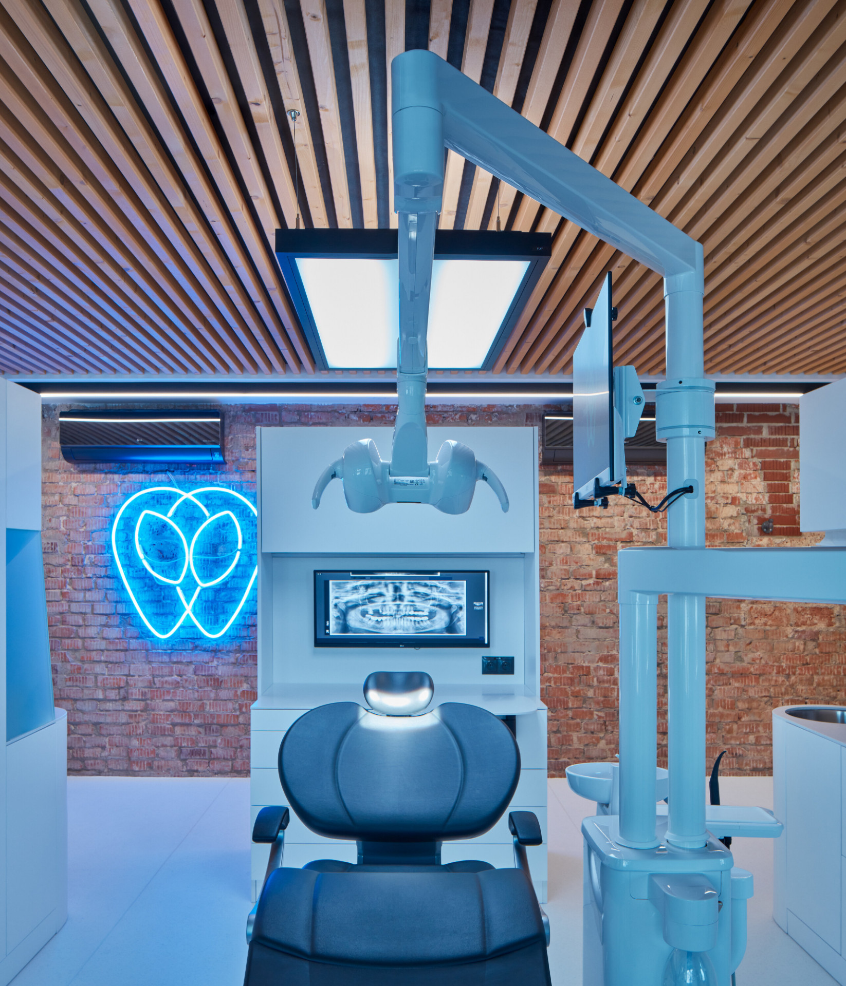 Dentální klinika myTREEDK v Opavě, QARTA Architektura / David Wittassek
