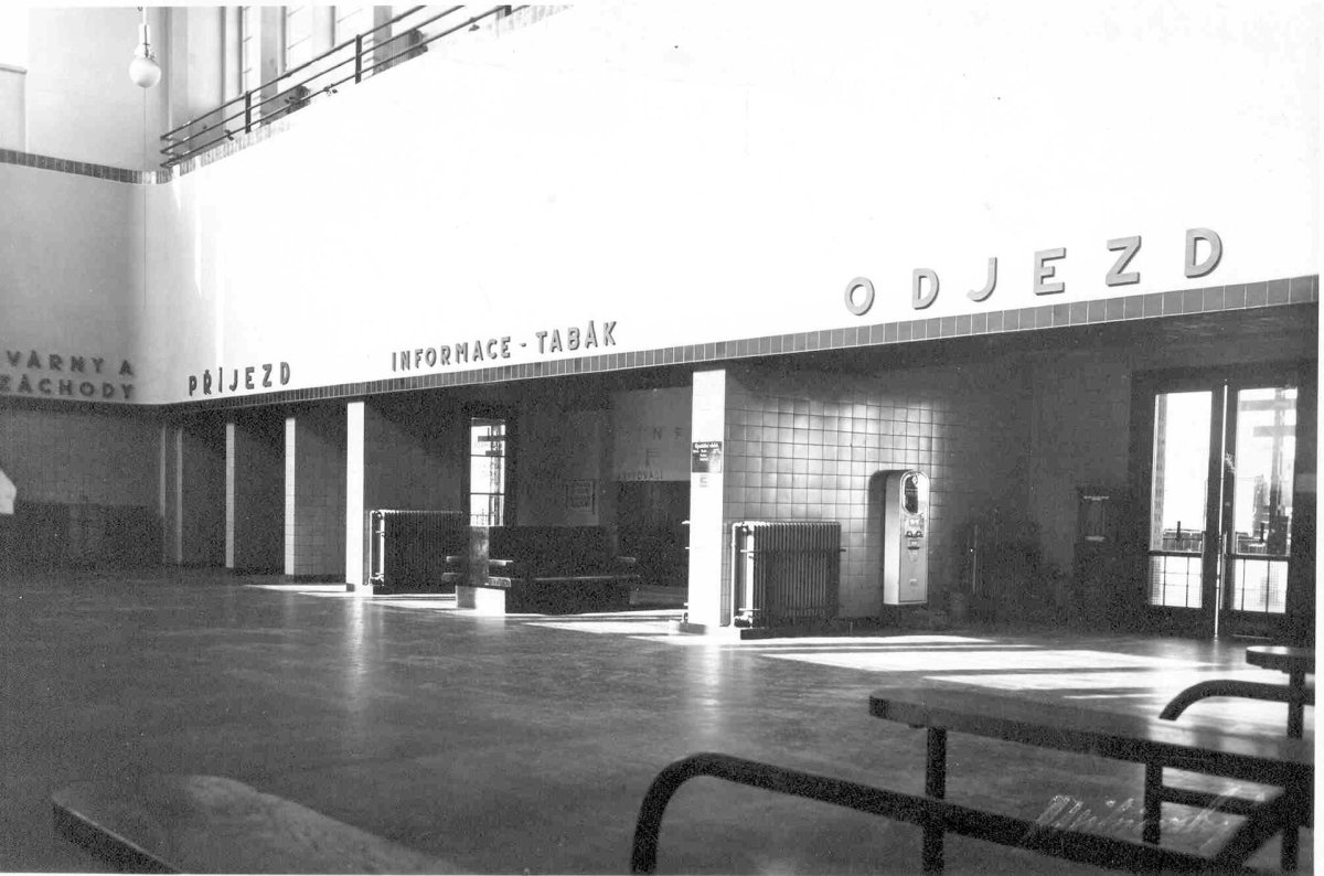 Historické použití obkladů (Poděbrady nádraží 1930)