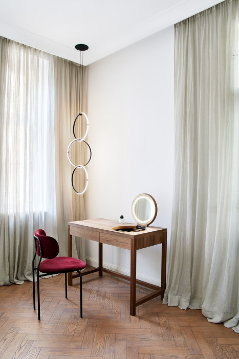 Byt s tajnou koupelnou, Markéta Bromová, Lenka Míková