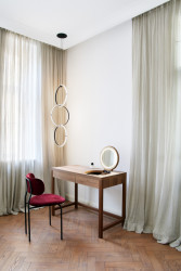 Byt s tajnou koupelnou, Markéta Bromová, Lenka Míková