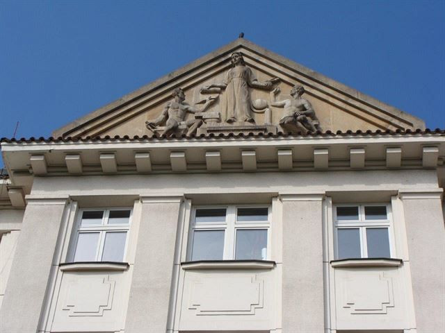 Antonín Engel, Masarykova kolej, detail – foto