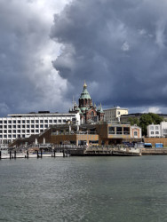 Přístaviště s bývalým sídlem Stora Enso