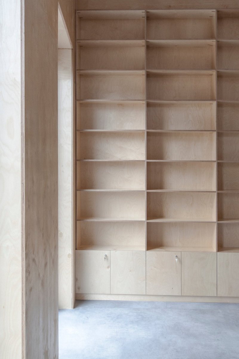 Obecní knihovna ve Statenicích, majo architekti / Jan Jaroš, Martin Poláček.