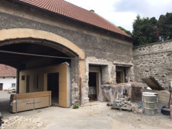 Vestavba domu do stodoly ve Velkých Přílepech