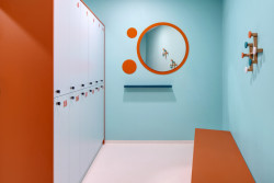 Interiér rehabilitačního centra CRIMED v Poděbradech od designérky Kateřiny Kersey a architektky Lucie Náhlovské