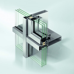 Okno Schüco AWS 75 PD.SI začleněné do fasády Schüco FWS 35 PD.